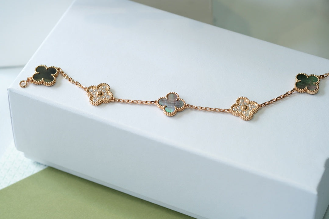 [Riva Jewelry]LUCKY CLOVER 5-MOTIF BRACELET - GREY MOTHER-OF-PEARL COLLECTION