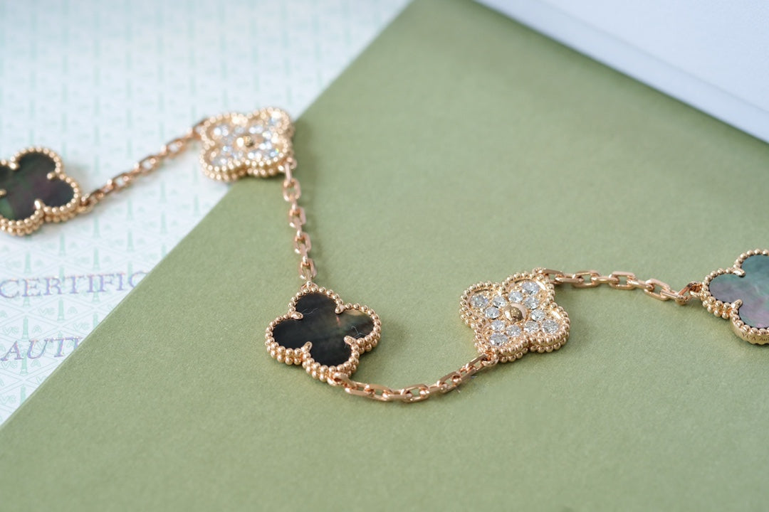 [Riva Jewelry]LUCKY CLOVER 5-MOTIF BRACELET - GREY MOTHER-OF-PEARL COLLECTION