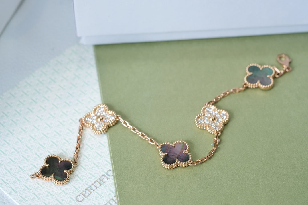 [Riva Jewelry]LUCKY CLOVER 5-MOTIF BRACELET - GREY MOTHER-OF-PEARL COLLECTION