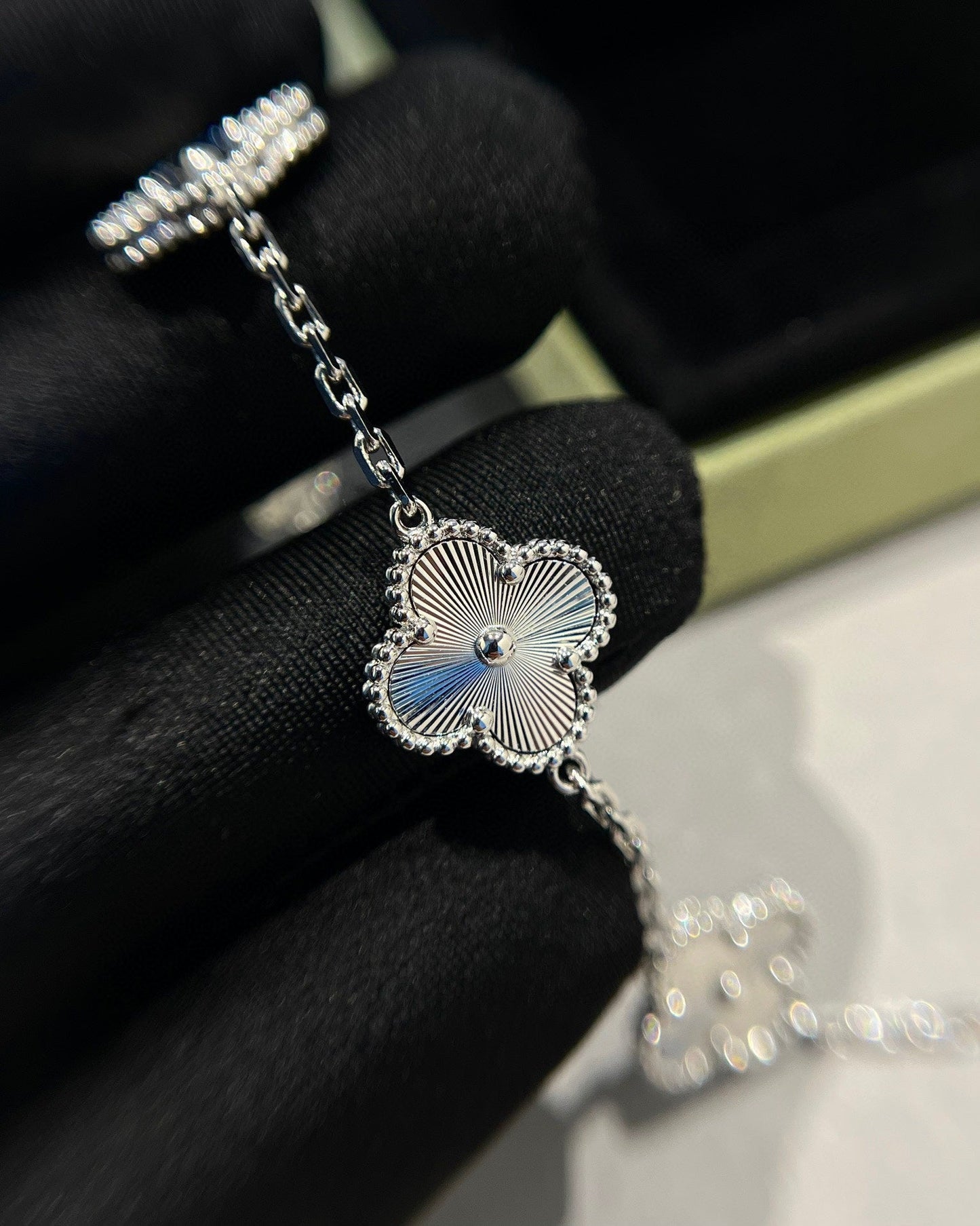[Riva Jewelry]LUCKY CLOVER 5-MOTIF BRACELET - LASER COLLECTION