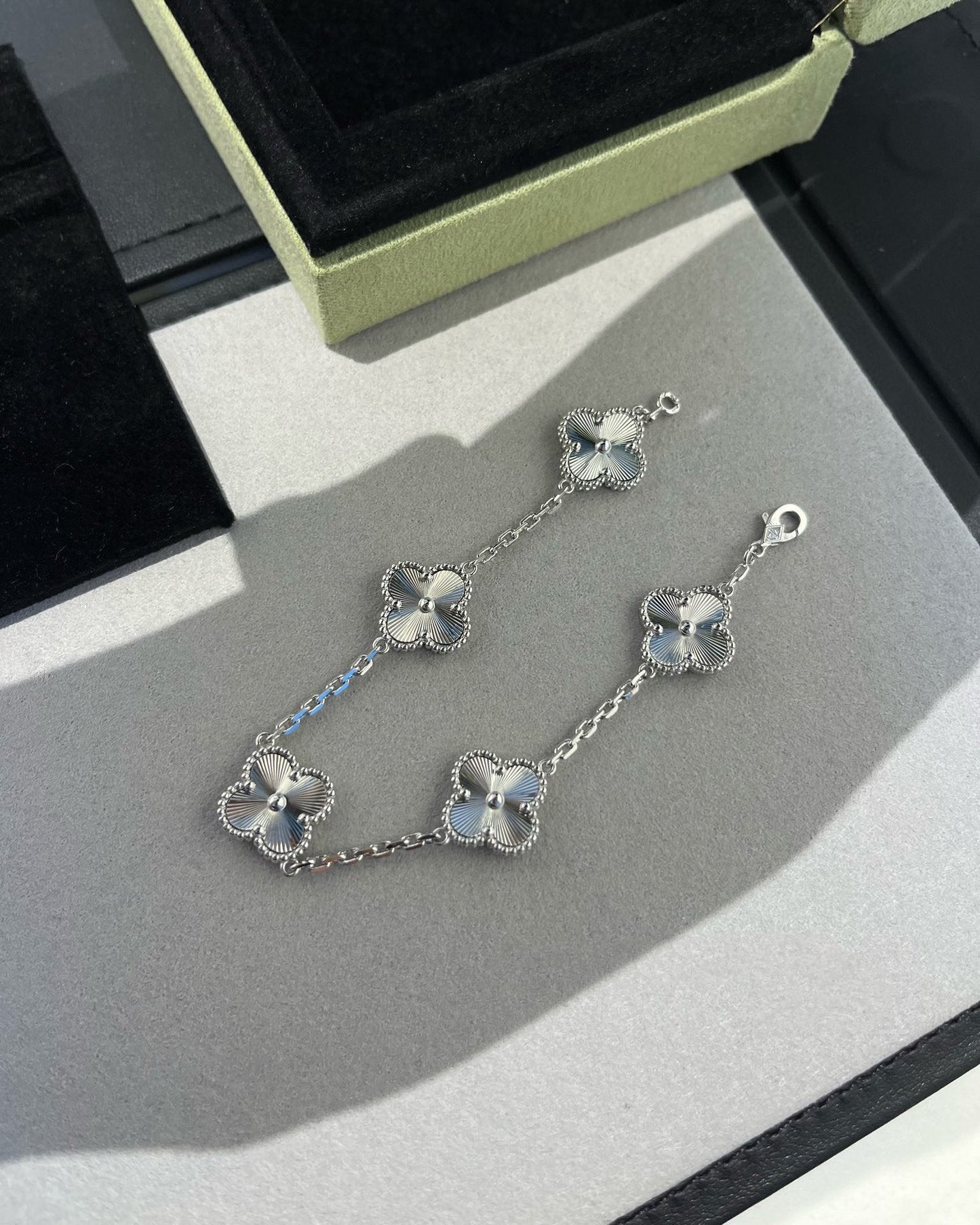 [Riva Jewelry]LUCKY CLOVER 5-MOTIF BRACELET - LASER COLLECTION
